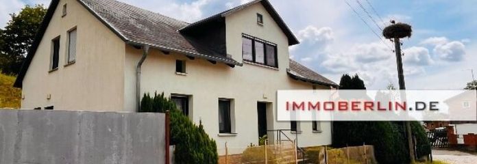 IMMOBERLIN.DE - Ein-/Zweifamilienhaus mit Nebengebäuden & Potenzial in ländlicher Lage nahe See