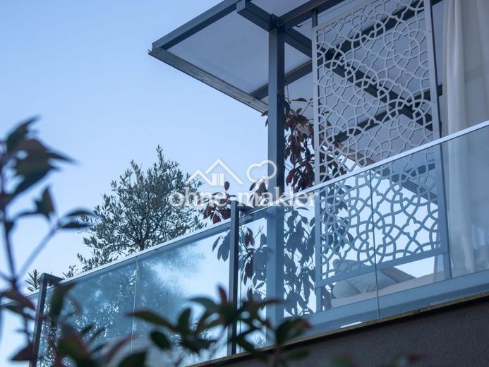 Design trifft Gemütlichkeit: Kernsaniertes Juwel mit Terrasse, High-End-Ausstattung, PV & Klima – फोटो 1