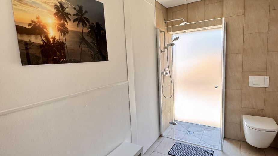 Dusche mit Regendusche