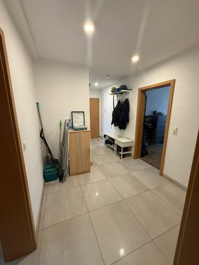 Exklusive 3 - Zimmer-Wohnung in zentraler Lage mit großem Balkon – Flur
