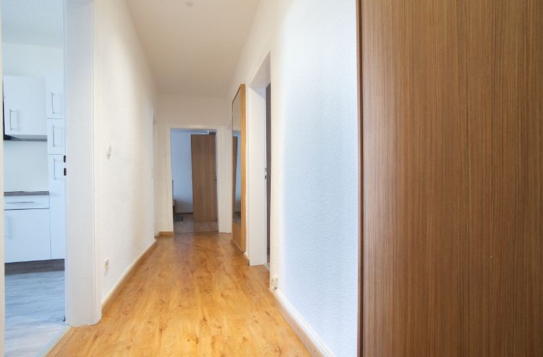 Rüttenscheid: Düzenli temizlik hizmeti sunulan, tamamen mobilyalı üç yatak odalı daire; Rüttenscheider Straße üzerinde popüler bir konumda – 4f5de7d3c01d291b8868ef46917c78f0860627ed.jpg