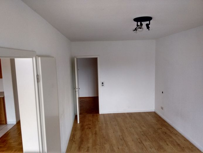 Vermietete 2-Zimmer-Wohnung mit Südbalkon & TG-Stellplatz in Top-Lage (Bj. 2001) – Schlafzimmer