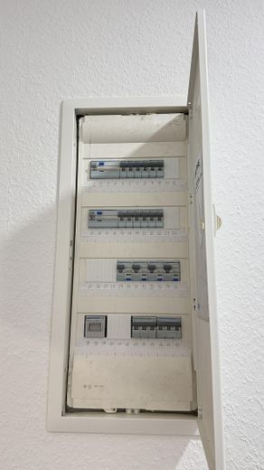 klimatisierte - 3,5-Zimmer Wohnung (EG) - mit Terrasse in Andernach – Strom Verteiler 