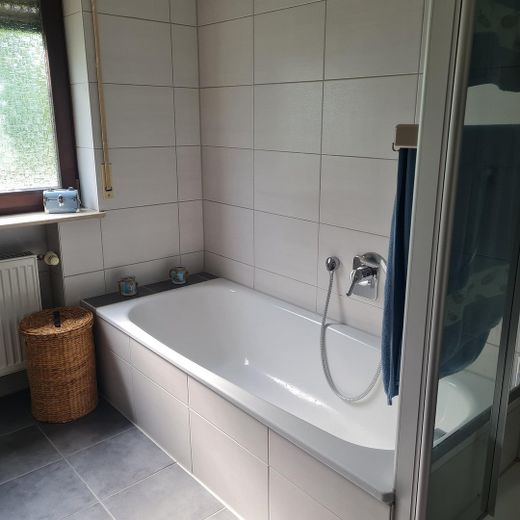 5 Zimmer Erdgeschoss-Wohnung mit Garten und separaten Eingang im OT Alzenau – Bad