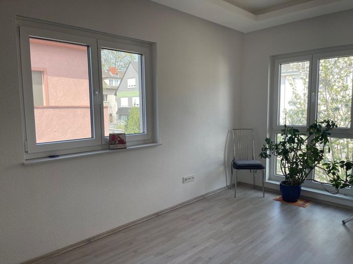 VIVERE CONSAPEVOLMENTE L'ENERGIA: A+ Ampia casa bifamiliare a Ludwigshafen NESSUNA PROVVIGIONE PER L'AGENTE IMMOBILIARE! – WhatsApp Image 2026-04-21 at 13.50.07.35