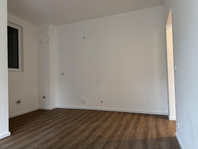 Kernsanierte, helle 2-Zi. Wohnung in Fürth – Esszimmer mit Küche