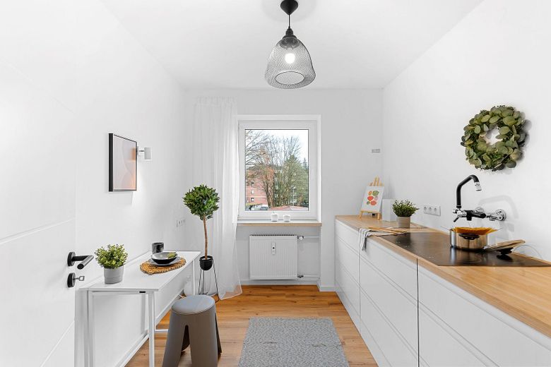 Sofort einziehen! Helle, renovierte Wohnung in toller Lage von Straubing – Küche