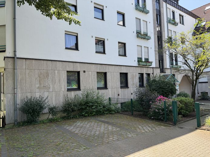 Moderne Praxis- oder Bürofläche in Top-Lage – Hausansicht