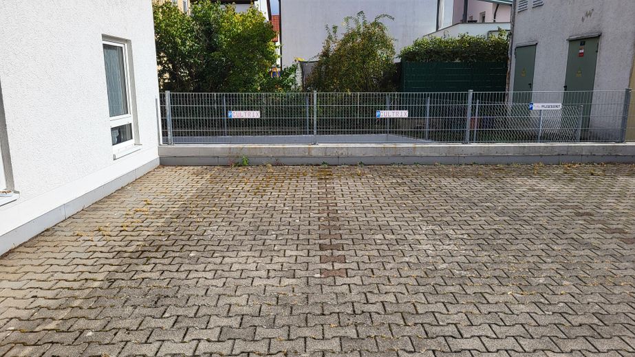 Helle Gewerbefläche für vielseitige Nutzung - inkl. Stellplätze – Stellplätze