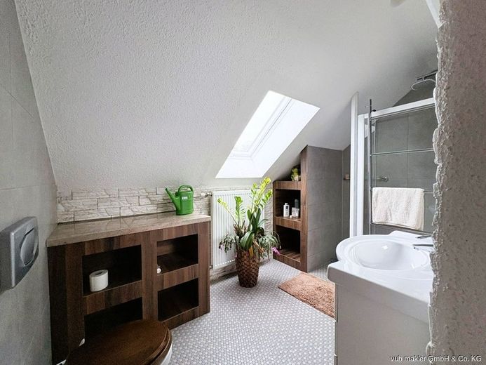 REDUZIERT!! Wohnhaus mit Geschichte: Großzügige Räume, Terrasse und Schwedenofen in Marktschorgast – VUB0002374-16