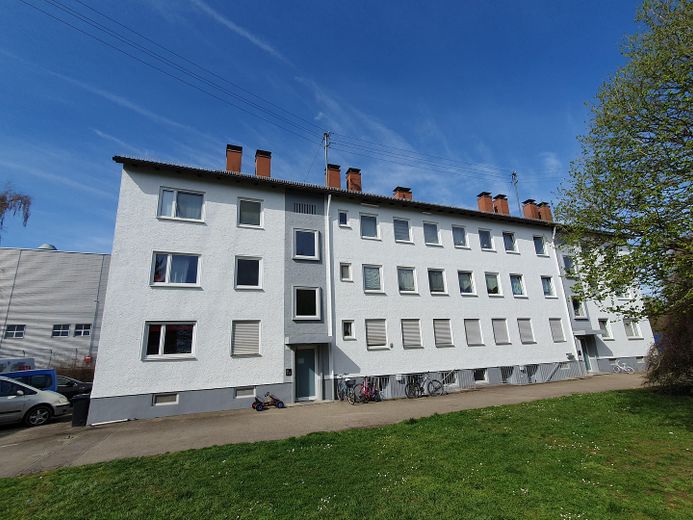 Schöne 2-Zi-Wohnung mit Balkon im 2.OG rechts – Außenansicht