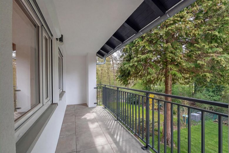 Exklusiv modernisierte 4-Zimmer-Wohnung mit Balkon in ruhiger Wohnlage – Erstbezug – Balkon
