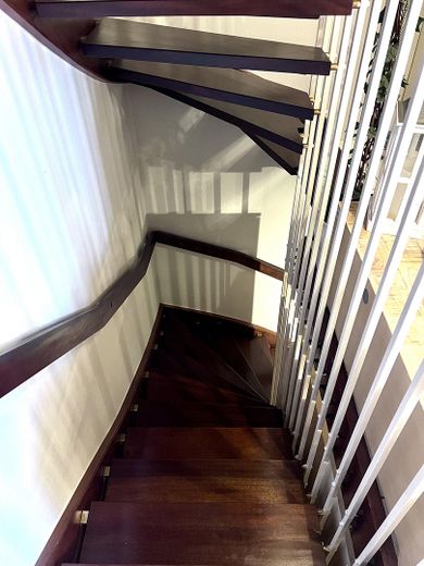 Mahagoni Treppe Untergeschoss