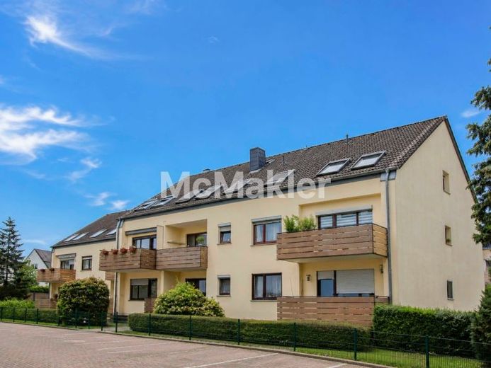 Lichtdurchflutete 3-Zimmer-Dachgeschosswohnung mit Stellplatz in Friedrichsdorf – Photo 1