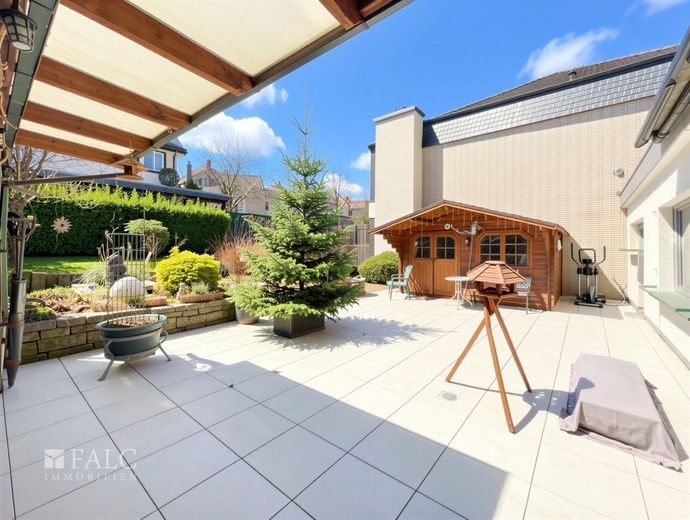 Spannender Bungalow mit Gewerbehalle und Zahnarztpraxis im wunderschönen Wipperfürth – Terrasse