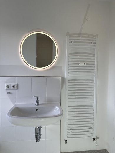 Helle 3-Zimmer-Wohnung mit Balkon – ruhige & zentrumsnahe Lage – Waschbecken
