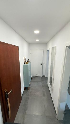 PROVISIONSFREI: Stillvolle 2-Zimmer-Erdgeschosswohnung mit Südterrasse und eigenem Garten – Flur