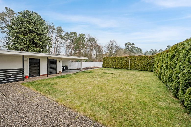 Garten + überdachter Freisitz