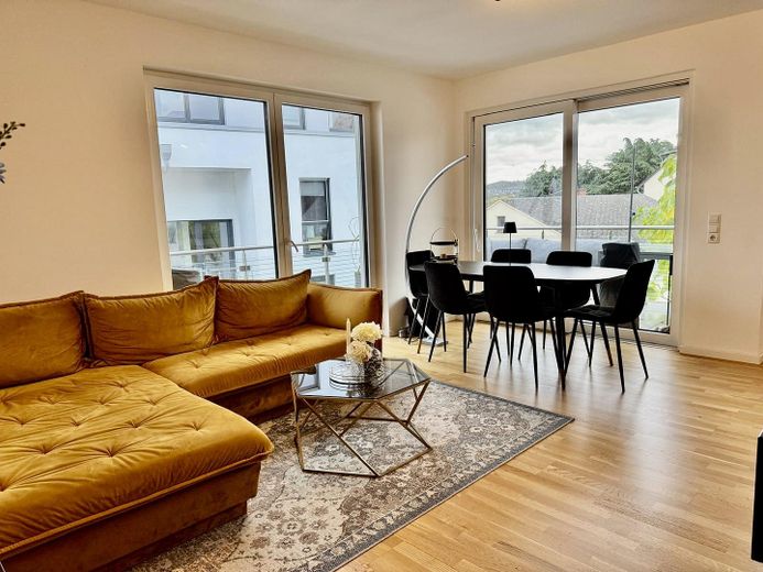 Essbereich und Wohnzimmer