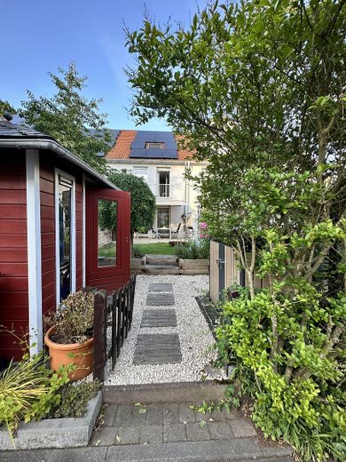 Ein Reihenhaus in Bensheim mit Platz für die ganze Familie – Blick Garten + PV Anlage