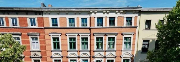 Przytulne 2-pokojowe mieszkanie na piętrze z wbudowaną kuchnią i balkonem w Magdeburgu