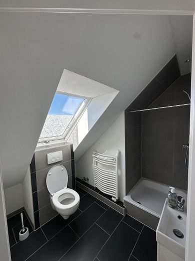 2. Badezimmer (mit Dusche)