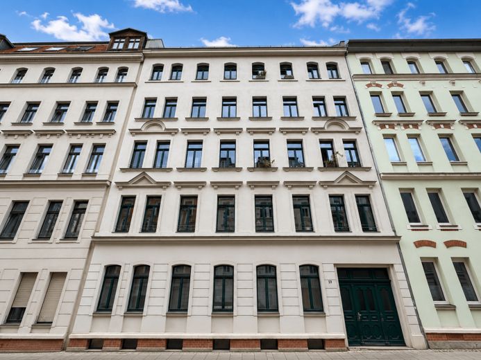 Charmante 3-Zimmer-Altbauwohnung mit Balkon in begehrter Südvorstadt – Foto 1
