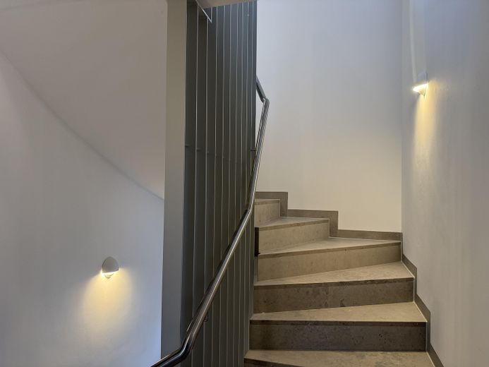 Erstbezug Einfamilienhaus mit unverbautem Blick und möglicher Einliegerwohnung – Treppenhaus
