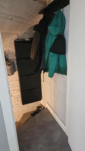 Eingang Keller mit Garderobe