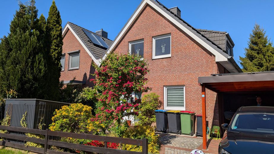 Family idyll in a quiet location (house no commission, energy class A) – Vorderansicht