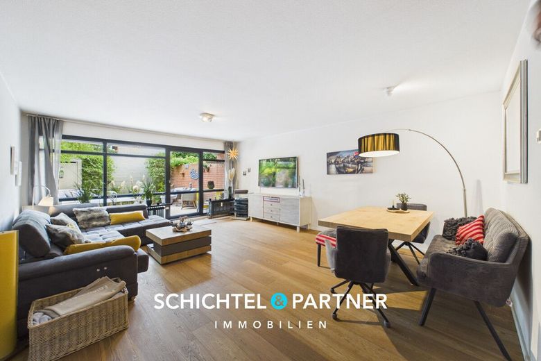 Oberneuland | Stilvolle Maisonette-Wohnung mit Schwimmbad und Sauna – S&amp;P | Wohnzimmer