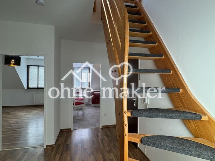 Von Privat, 2 ZKB + offenes Studio, Abst.-R., EBK, Waschtrockner, 1. OG, Carport mit AR, Terrasse – Foto 1