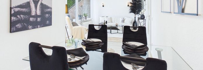 Wohn-/Esszimmer mit Balkon