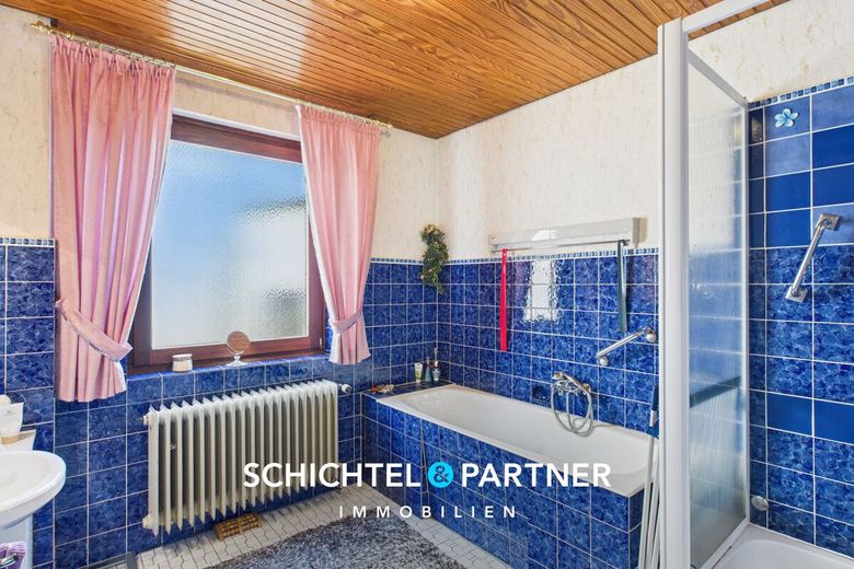Ohlenhof | Geräumiges Dreiparteienhaus mit großem Grundstück und Gewerbe – S&amp;P | Vollbad