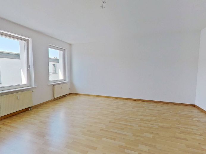Warmes Nest, kalte Ersparnis - 1 KALTMIETE GESCHENKT: Große 3-Zimmer-Dachgeschosswohnung mit EBK und intelligentem Grundriss im historischen Breitenweg – Ansicht II: Schlafzimmer I