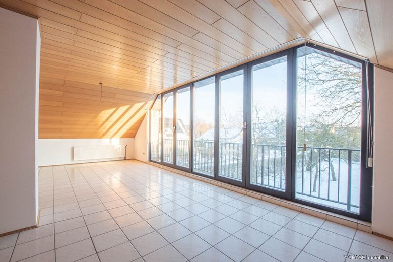 Hochwertiges Architekten-Ein-/Zweifamilienhaus mit Garten und Garagen - TOP-Mieten in Rollshausen! – Wohnzimmer AusblickFlur Dachgeschoss