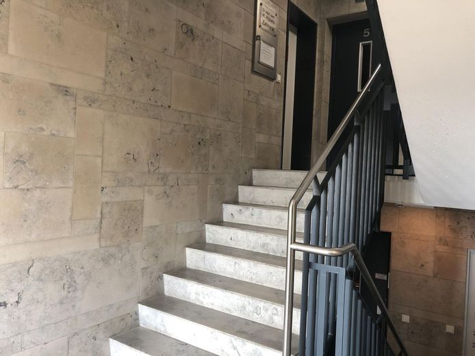 Petit bureau attrayant au cœur de Rodenkirchen – Hausflur