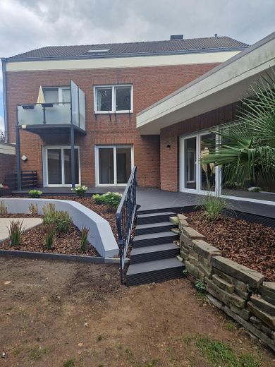 Buchholz! Huis in huis - appartement op de begane grond van 156 qm met terras, tuin en grote garage – Terrasse/Garten