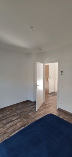 Top modernisierte 2-Zimmer-Wohnung mit Balkon und Tiefgaragen-Stellplatz an der Grenze zu HH – Schlafzimmer