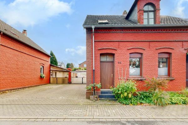 Mülheim - Holthausen'da carportlu yaklaşık 74 m² yarı müstakil ev