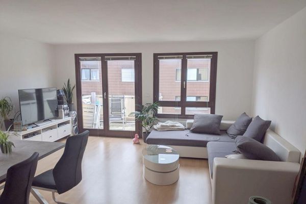 Bellissimo e luminoso appartamento di 2 locali con balcone, cucina componibile e posto auto in autorimessa a Heilbronn - Sontheim