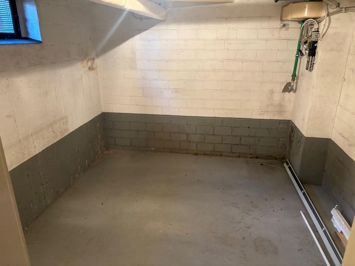 Bungalow mit großer Doppelgarage in ruhiger, zentraler Lage auf tollem Grundstück – Abstellraum