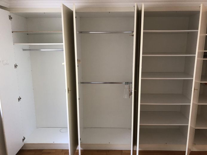 Kleiderschrank1
