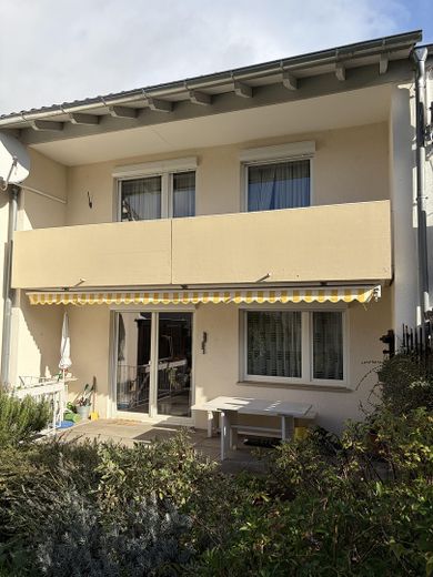 Rückseite-Terrasse und Balkon