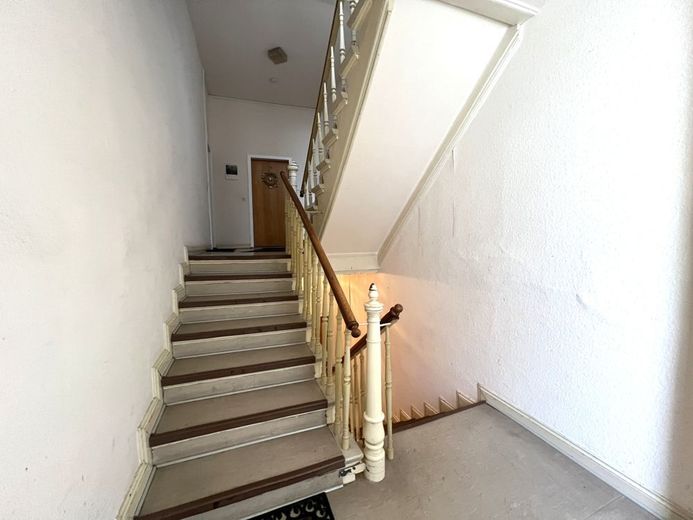 Chance für Investoren! Modernisierungsbedürftiges MFH mit 6 Wohnungen in Schwelm (voll vermietet) – Treppenhaus
