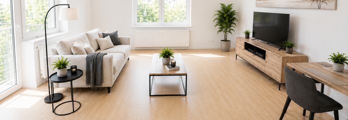 Sonnige 2-Zimmer-Wohnung vor Freiburg | Südwest-Balkon | Tageslichtbad | sofort bezugsfrei – Wohnzimmer  - Visualisierung