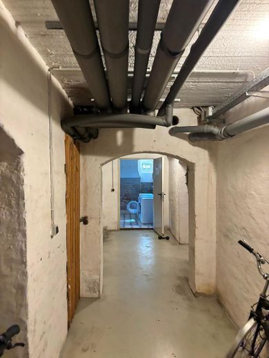 Precioso piso antiguo renovado con vistas – Kellergang