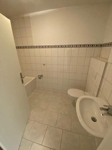 Preiswerte 3-R-Wohnung in MD-Sudenburg im 1.OG ca.62m² mit BLK. zu vermieten. – Bad