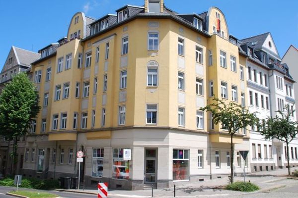 Vollvermietetes und saniertes Renditeobjekt mit Balkonen und Aufzug in zentraler Lage