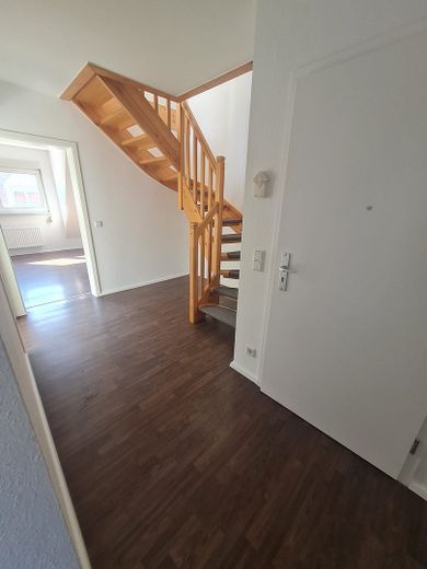 Schöne und helle 2 Zimmer Dachgeschosswohnung ab dem 01.09.26 – Diele